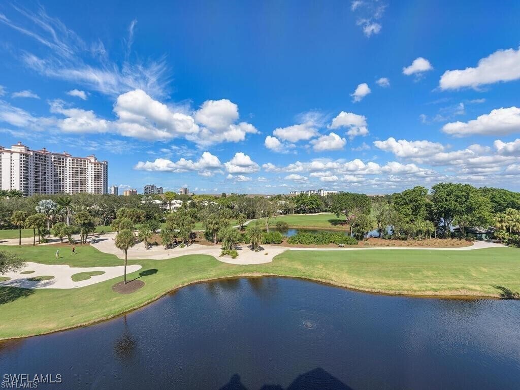 Foto principal - 7040 Pelican Bay Blvd