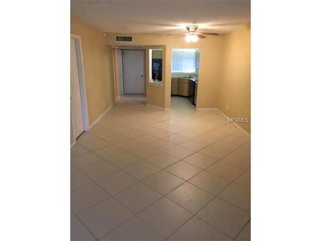 Foto del edificio - 1900 Pelican Landing Blvd