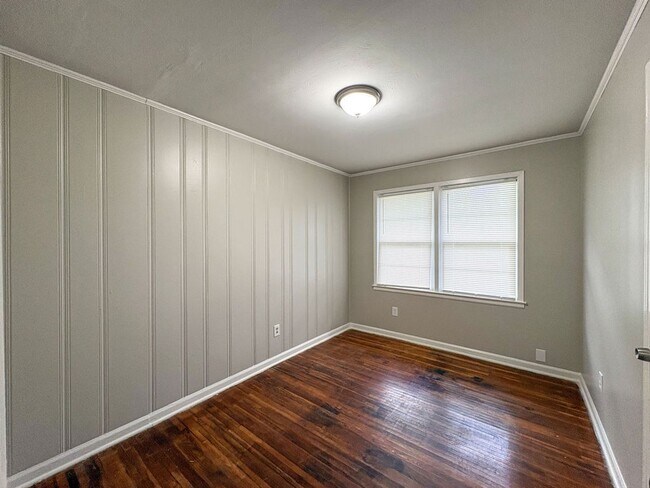 Building Photo - 4 bedroom, 2 bathroom house near Perkins and Willow / Colonial Acres area of Memphis