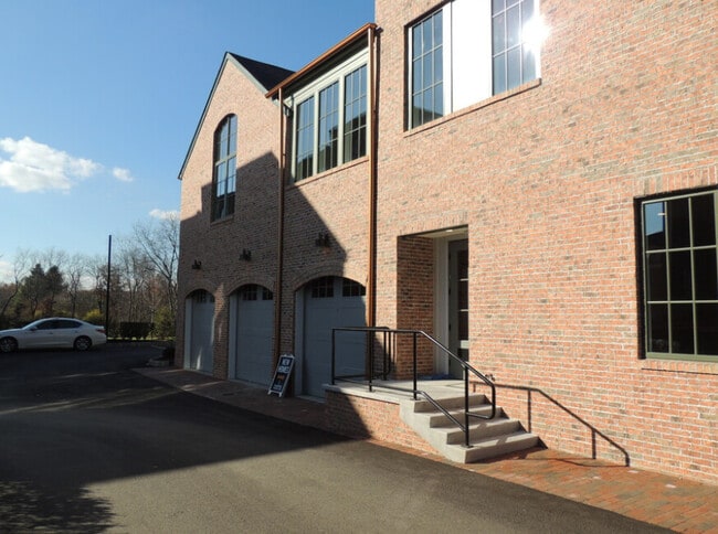 Building Photo - 201 Market House Cir