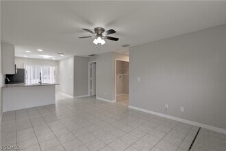Building Photo - 427 NE Pine Island Ln