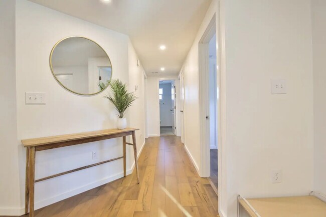 Foto del edificio - 2249 Grove St