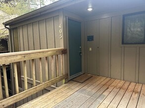 Building Photo - 405 Stonewood Dr
