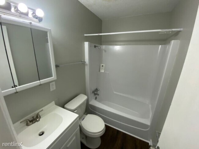 Building Photo - 102 McKellar Hill