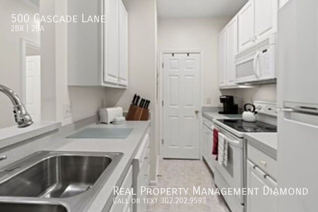 Building Photo - 500 Cascade Ln