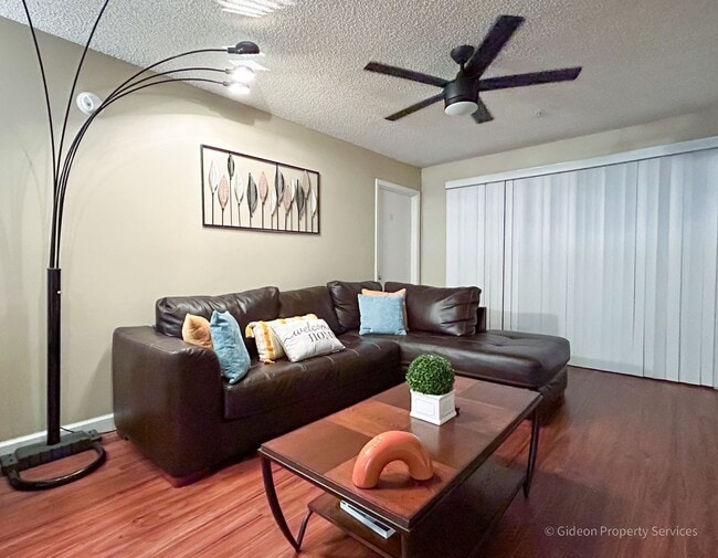 Building Photo - Beautiful 4/4 Condo in University Terrace