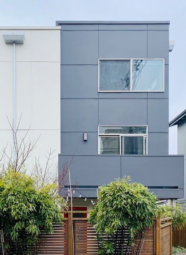 Building Photo - 2312 44th Ave SW