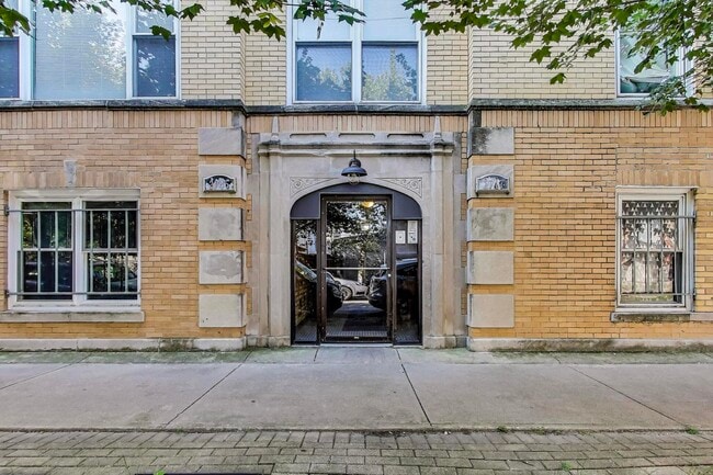 Building Photo - 2745 W Le Moyne St