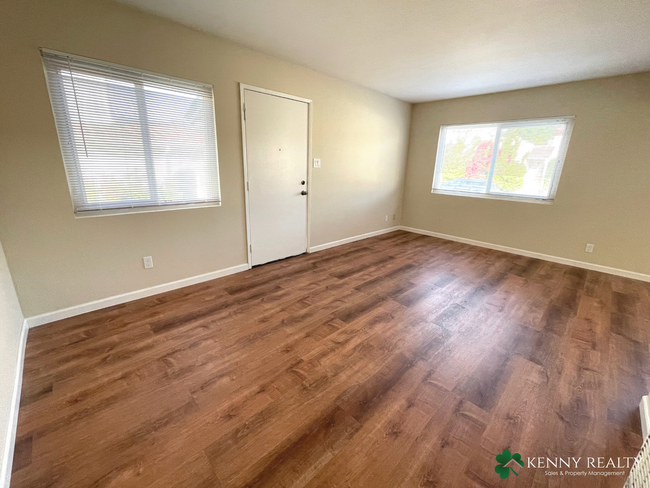 Building Photo - Completely Remodeled One Bedroom Unit in a...