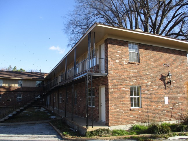 Building Photo - Oakwood Apartments