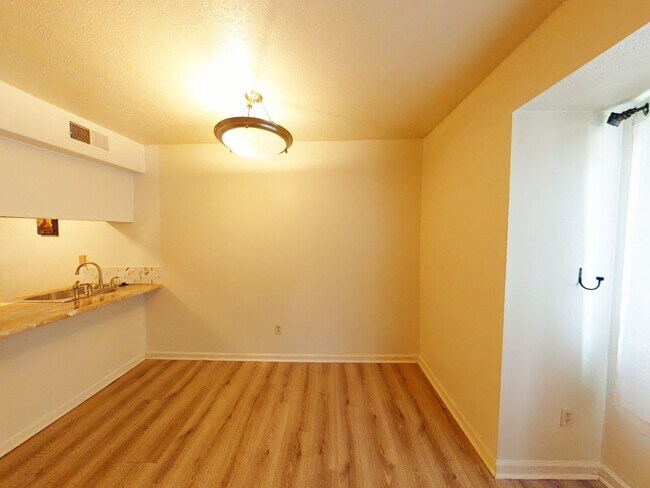 Foto del edificio - 1 Bedroom, 1 Bathroom Condo Rental in Hamp...
