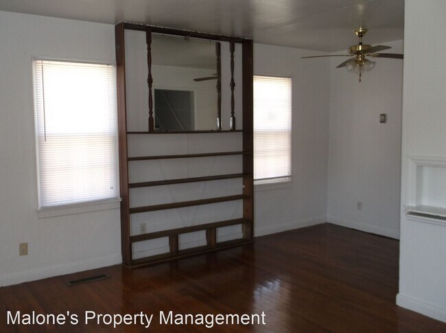 Building Photo - 3 br, 1 bath House - 1100 N. Myrtle Lane