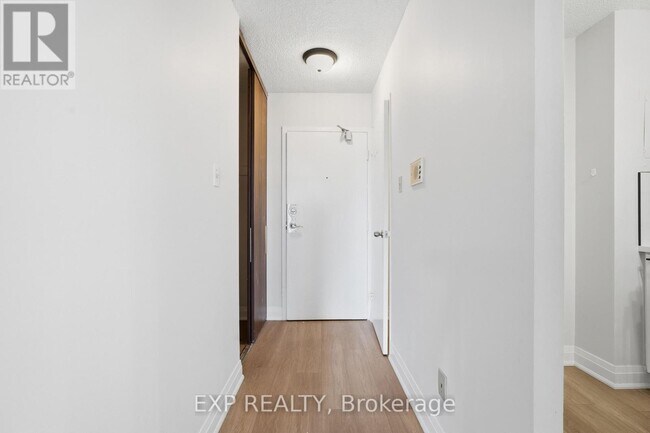 Building Photo - 975 Warwick Ct