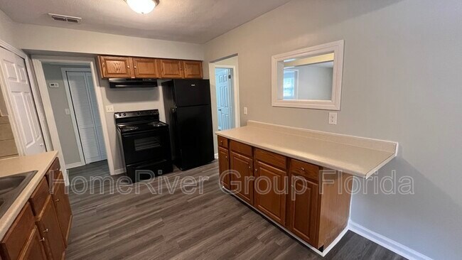 Building Photo - 6824 Gaillardia Rd S