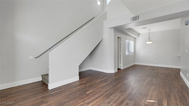 Foto del edificio - 492 Parrot Beak St