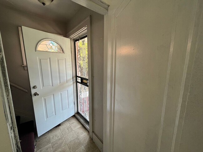Building Photo - 12375 Santa Rosa Dr