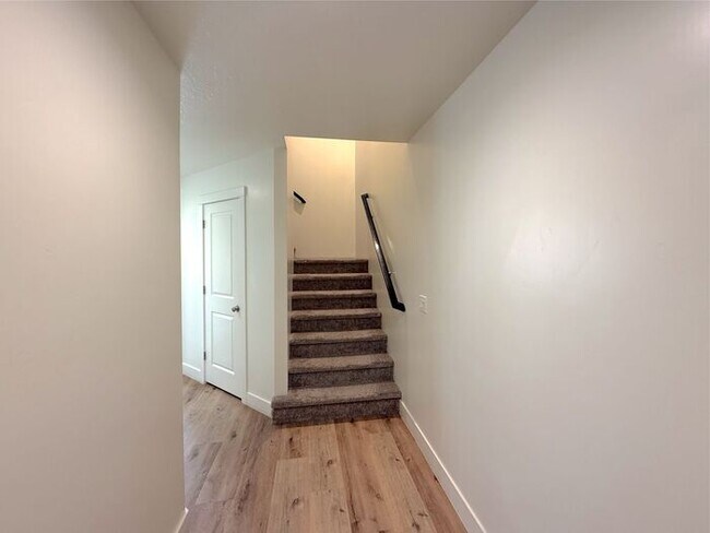 Foto del edificio - 4 Bed, 2.5 Bath Home with 2 Car Garage