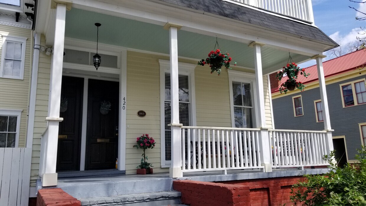 Primary Photo - 420 E Park Ave