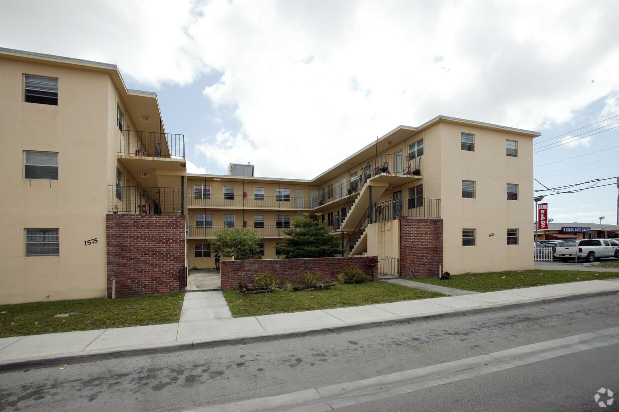 Foto del edificio - 1575 Palm Ave