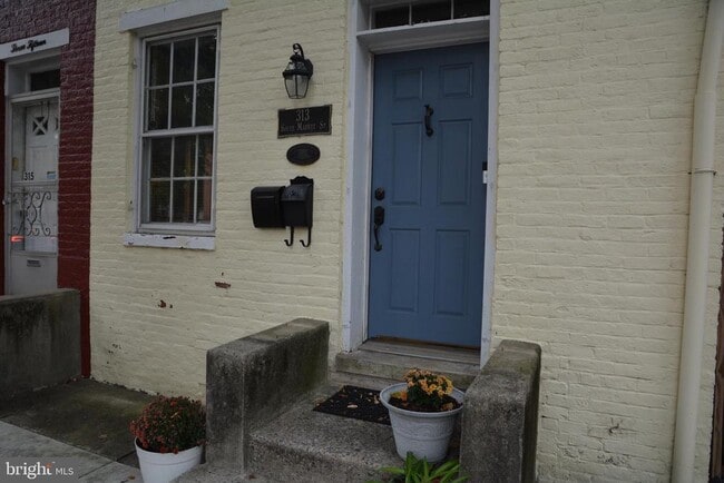 Building Photo - 313 N Market St