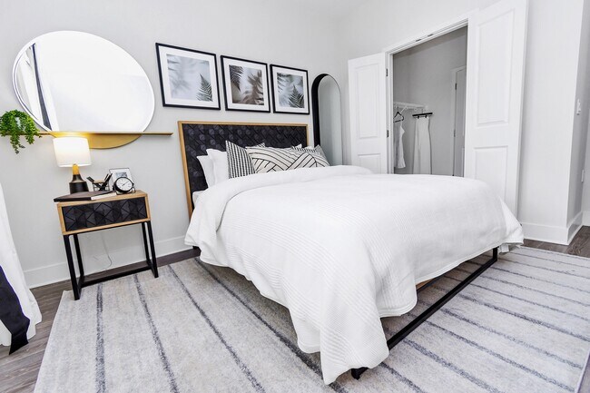 Foto del edificio - POINTE AT EAST SHORE APARTMENTS