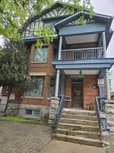 Building Photo - 301 Rue Wilbrod St
