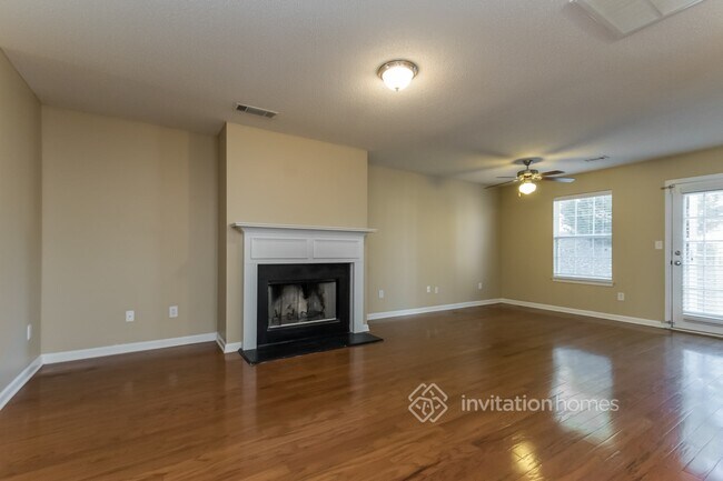 Building Photo - 121 Hidden Creek Dr