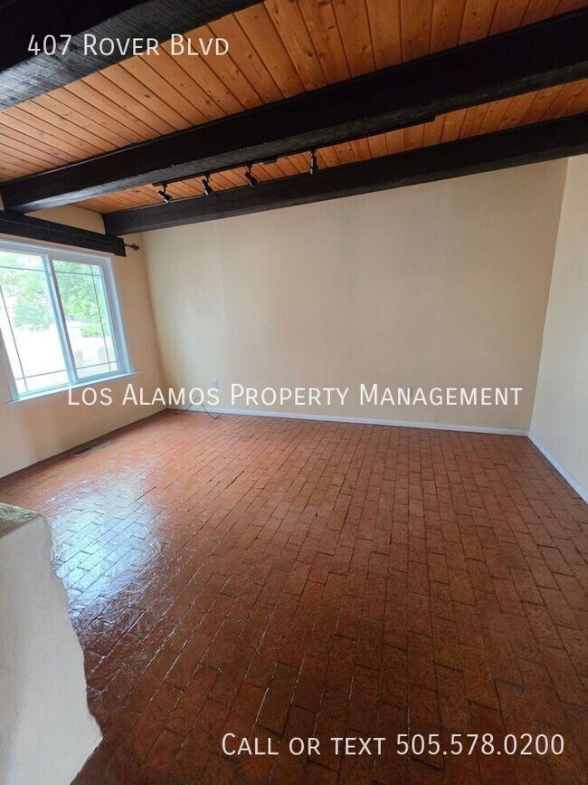 Foto del edificio - 407 Rover Blvd