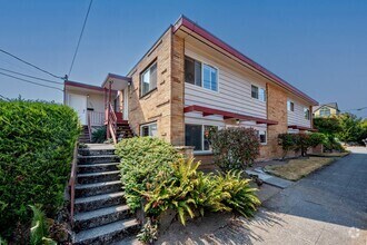 Building Photo - 903 N 71st St