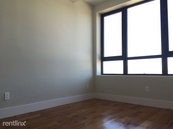 Building Photo - 638 Lexington Ave