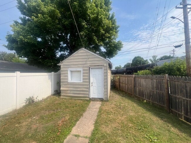Building Photo - 1048 Hooven 2BR/1BA (Hamilton)