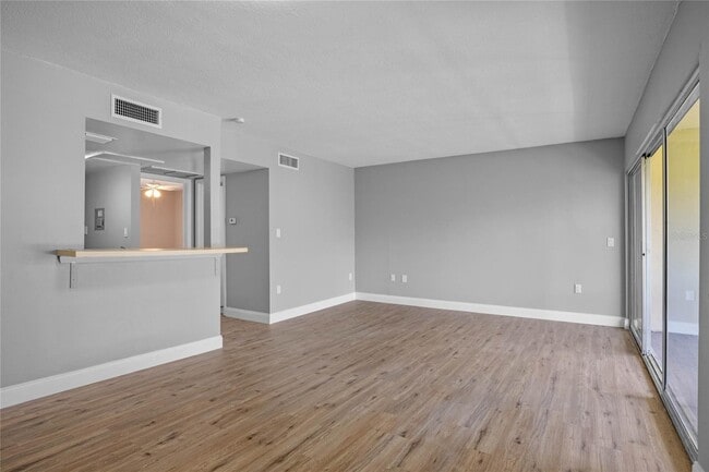 Building Photo - 554 Orange Dr