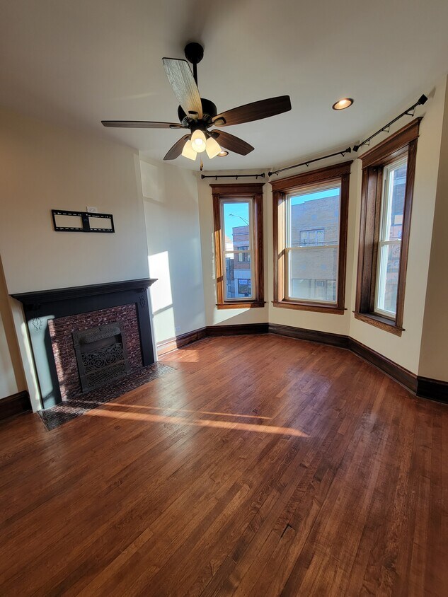 Primary Photo - 2056 W Cermak Rd