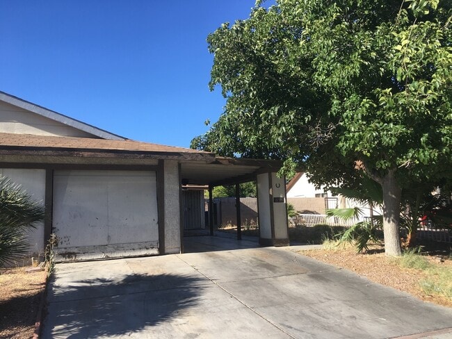Building Photo - 2 bedroom townhouse Nellis/Charleston 1425/mo