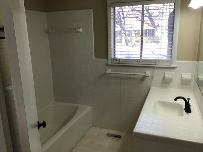 Foto del edificio - Pleasant Valley house for rent wlr