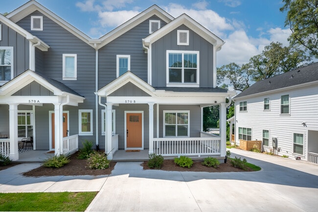 Foto del edificio - 570 Lowndes Hill Rd