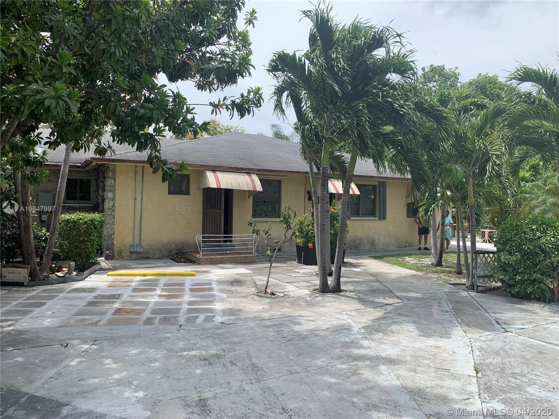 Primary Photo - 2323 Polk St