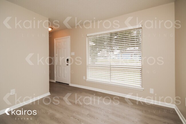 Building Photo - 304 Robbie St