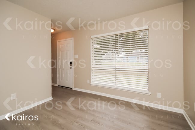 Foto del edificio - 304 Robbie St