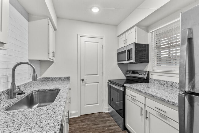 Building Photo - Vieux Carre Apartments