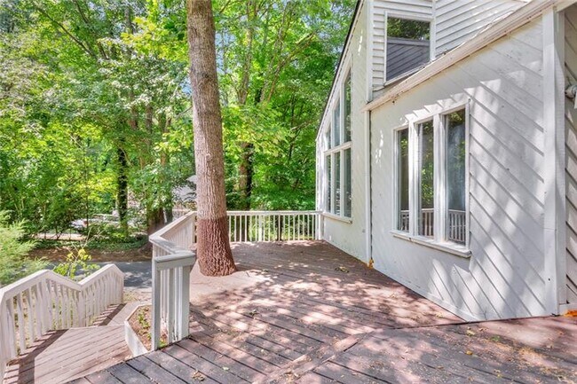 Building Photo - 594 Willow Springs Ct