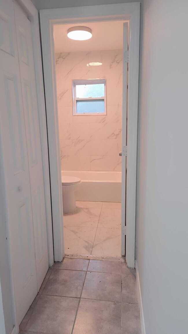 Foto del edificio - 621 NW 5th Ave