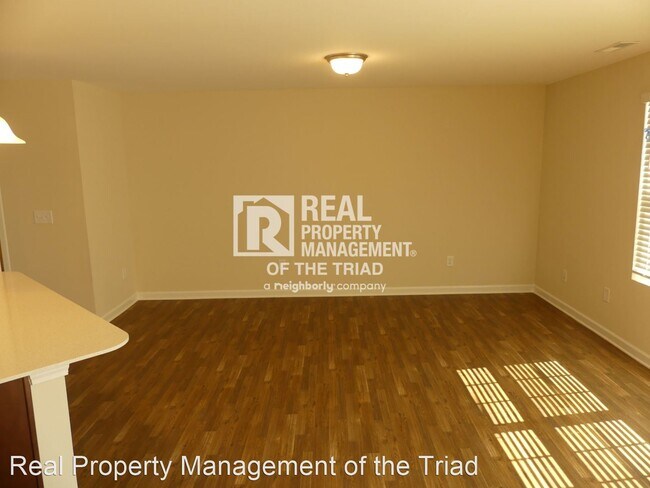 Building Photo - 3 br, 2.5 bath House - 7646 Oliver Park Drive