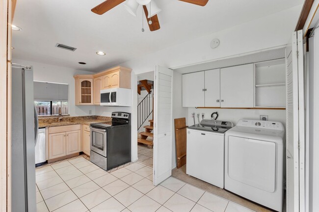 Foto del edificio - 8026 SW 22CT-