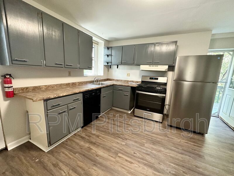 Primary Photo - 373 Riverview Ave