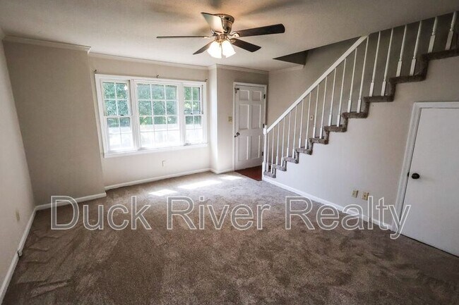 Foto del edificio - 2213-A Country Club Ln.