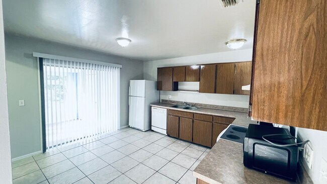 Foto del edificio - Available March! 2/2 Duplex near 408 and V...