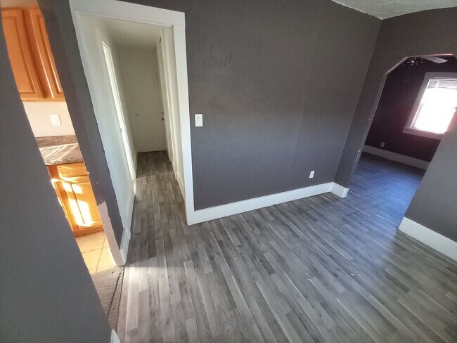 Foto del edificio - $650 - 1 Bedroom 1 Bath Apartment - Heart of the City