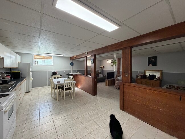 Building Photo - Apartment for Rent