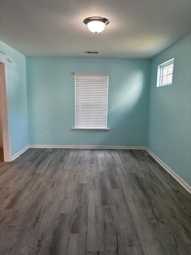 Building Photo - 1825 Polaris Dr